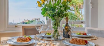 Seafield - Central Seaside Retreat