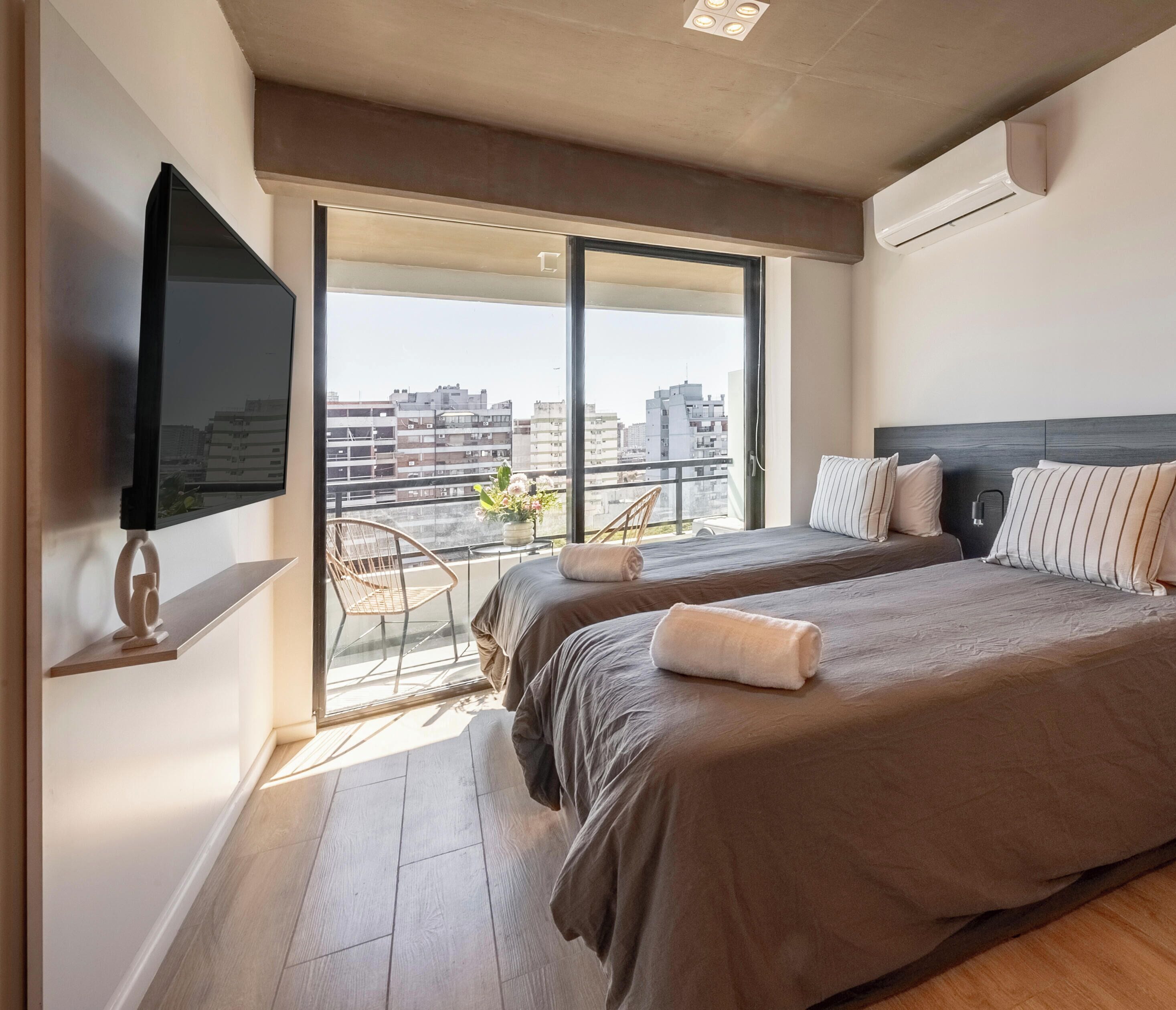 Estudio | Caja fuerte, cortinas opacas, wifi gratis