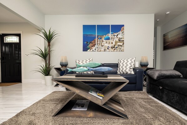 Smart TV, ping pong - Historic 2-bed house, WiFi, pool table/ping pong, hot tub, 3TVs, 3 min to beach (Lake Worth Beach)