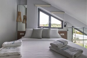 4 chambres, coffres-forts dans les chambres, fer et planche Ă repasser