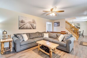 TV, fireplace, table football, ping pong - 7 Mi to Big Boulder: Resort-Style Poconos Retreat (Albrightsville)