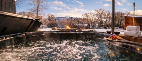 Outdoor spa tub