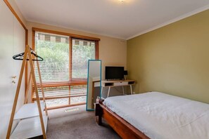 4 habitaciones, escritorio, tabla de planchar con plancha y wifi gratis