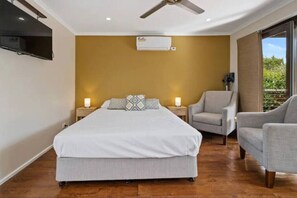 4 bedrooms, desk, iron/ironing board, free WiFi