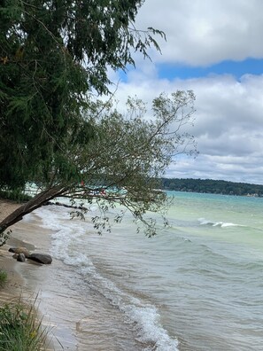 Sun-loungers, beach towels - Torch lake waterfront:100 ft of sandy beach, 3-bedroom, 3-bath cottage (Alden)