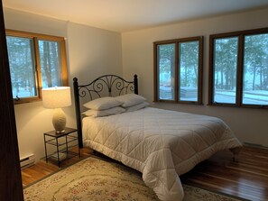 3 bedrooms, desk, free WiFi, bed sheets