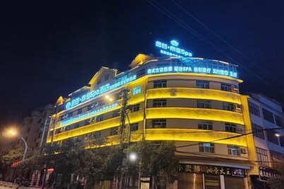 Luoping Golden Valley Taijia SPA Hotel