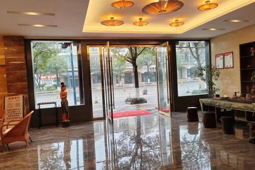 Luoping Golden Valley Taijia SPA Hotel