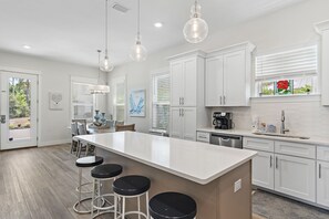 Fridge, microwave, oven, stovetop - WalkingonSunshine/Pool/Golfcart (Santa Rosa Beach)