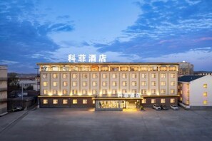 A hotel with multiple floors and a large entrance. - Coffey Hotel (Hongyuan)