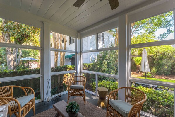 Terrace/patio - Stunning 3BR Home on desired Tradd - 3 PARKING SPOTS (Charleston)