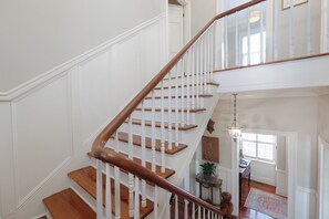 Interior - Stunning 3BR Home on desired Tradd - 3 PARKING SPOTS (Charleston)