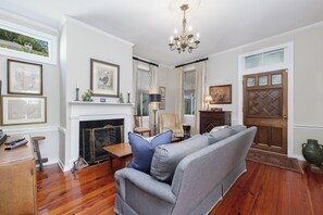 Offices - Stunning 3BR Home on desired Tradd - 3 PARKING SPOTS (Charleston)