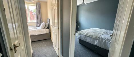 3 chambres, fer et planche à repasser, Wi-Fi, draps fournis