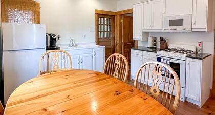 Stunning Cottage across for public Bayshore beach