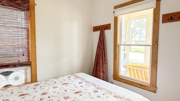 2 bedrooms, travel crib, free WiFi, bed sheets