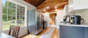 2 Bdrm w/Loft Cabin by Cozy Blue Caribou