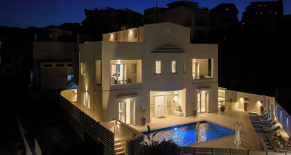 7 min from Center | 6BR Villa | w/ Airport Shuttle
