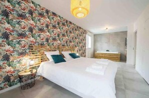 1 dormitorio, cuna de viaje, wifi gratis y ropa de cama