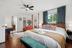 5 chambres, bureau, fer et planche à repasser, lit parapluie