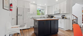 Entire Family Home: 2 KING Beds, Golf Course, BBQ, and Movie Room