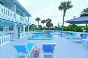 Outdoor pool - The Islander Inn (Vero Beach)