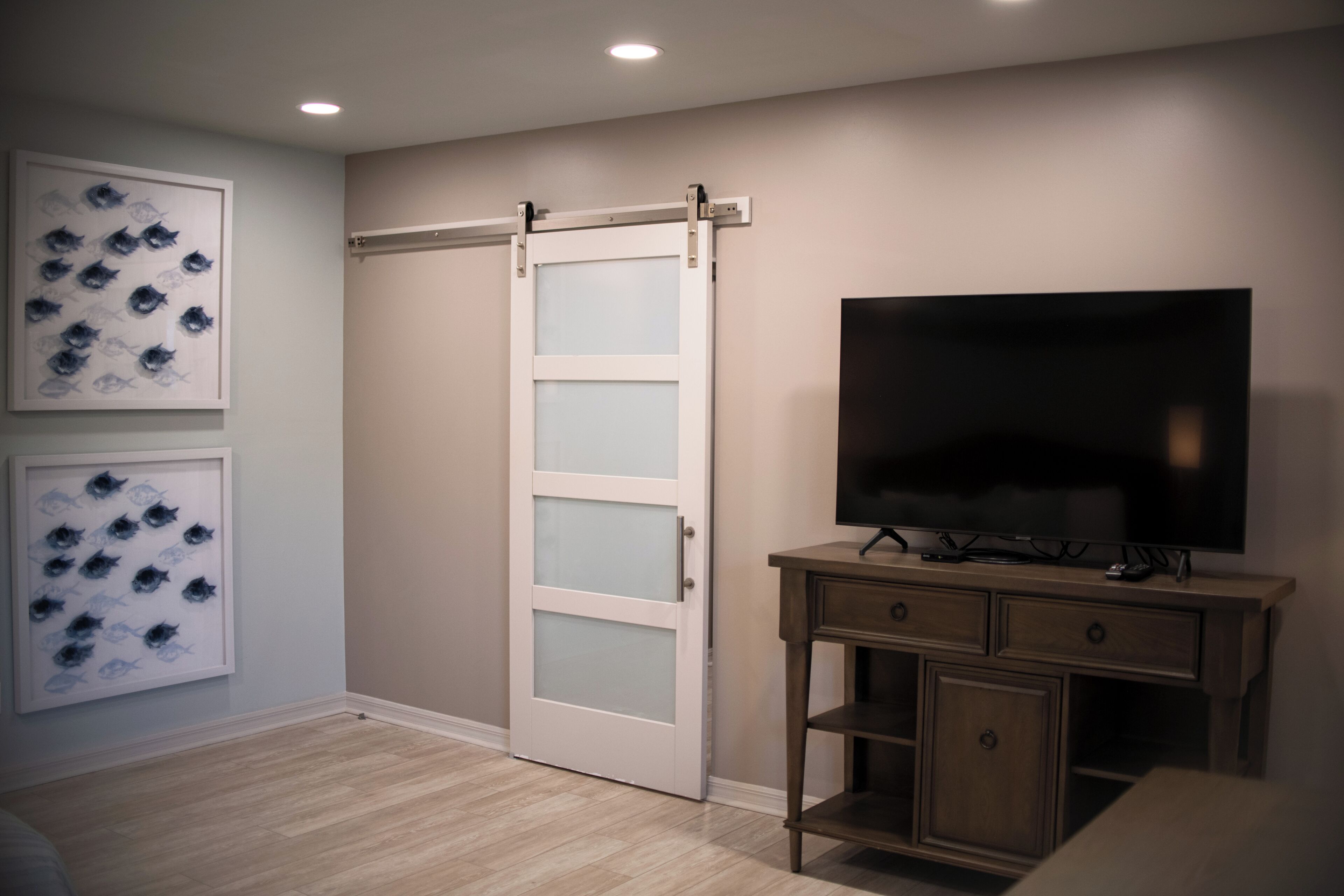 Suite | Living area | 32-inch LED TV with cable channels