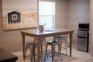 Suite | Living area | 32-inch LED TV with cable channels - The Islander Inn (Vero Beach)