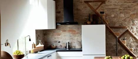 Chambre Confort double, balcon, vue sur le jardin | Cuisine privée