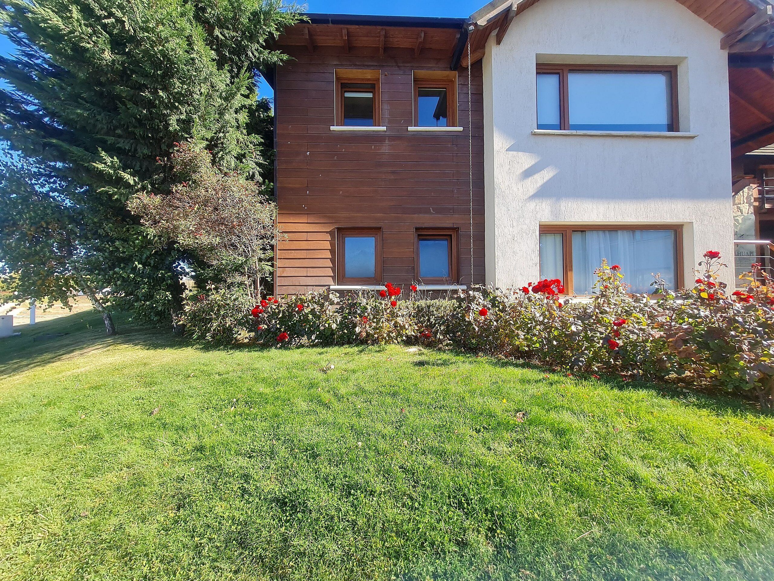 Facade / entrance,Garden