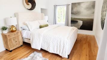 2 bedrooms, iron/ironing board, travel crib, WiFi (free)