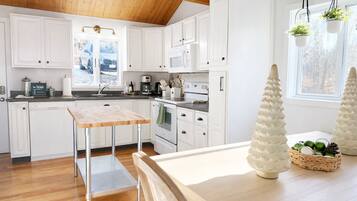 Coffee/tea maker, fridge, microwave, oven