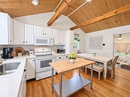Brimfield Bungalow 31 in lake community close to Sturbridge