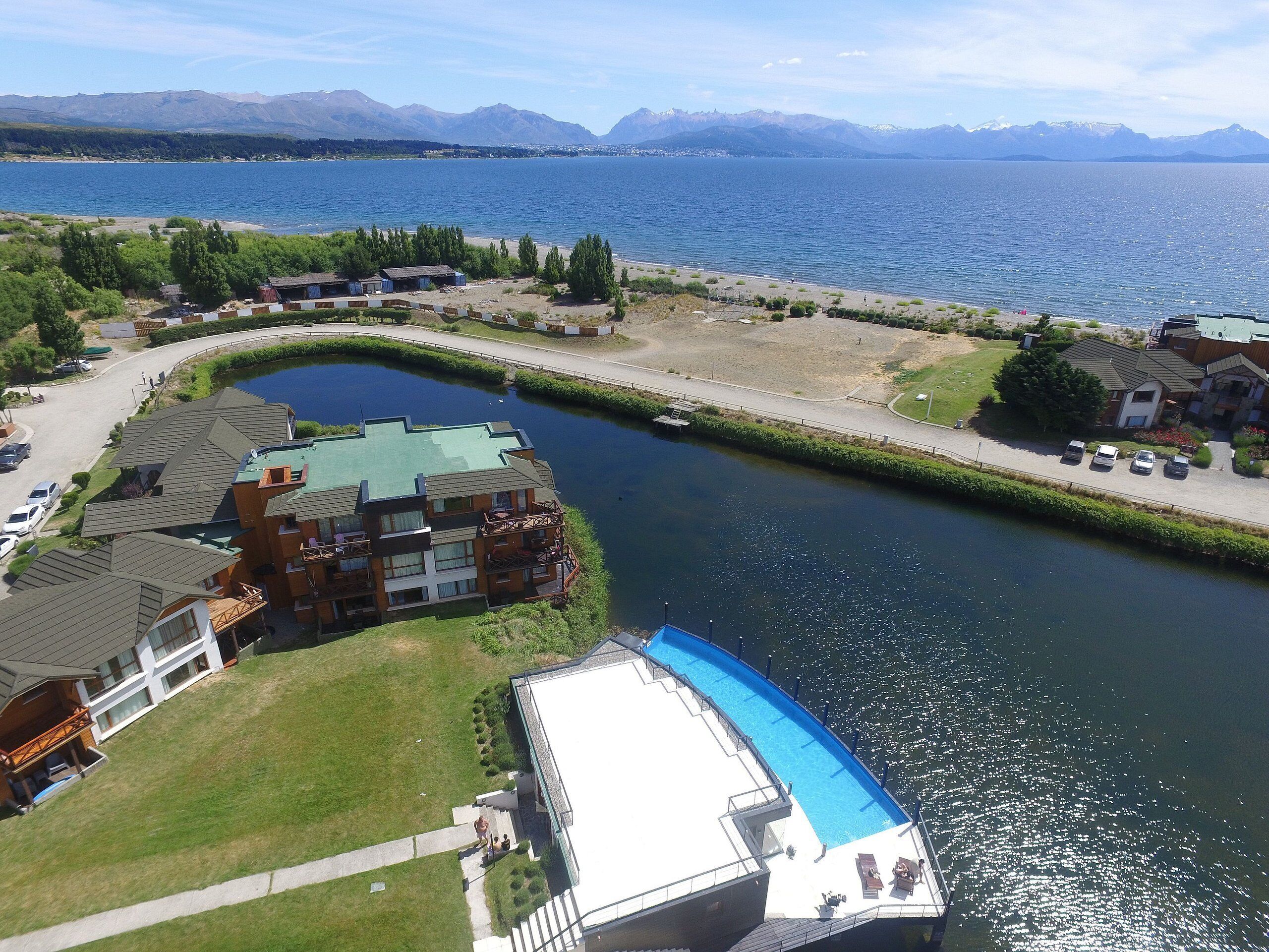 Mountain view,Swimming pool,View(from property / room),Pool view,Garden view,Lake view,Bird's eye view