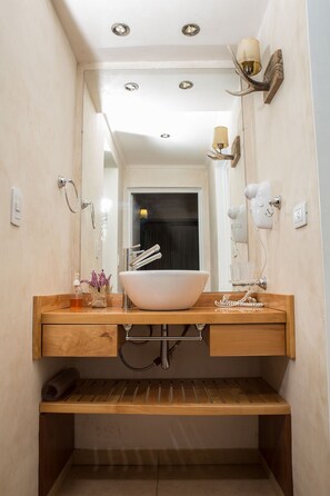 Hårføner og håndklær