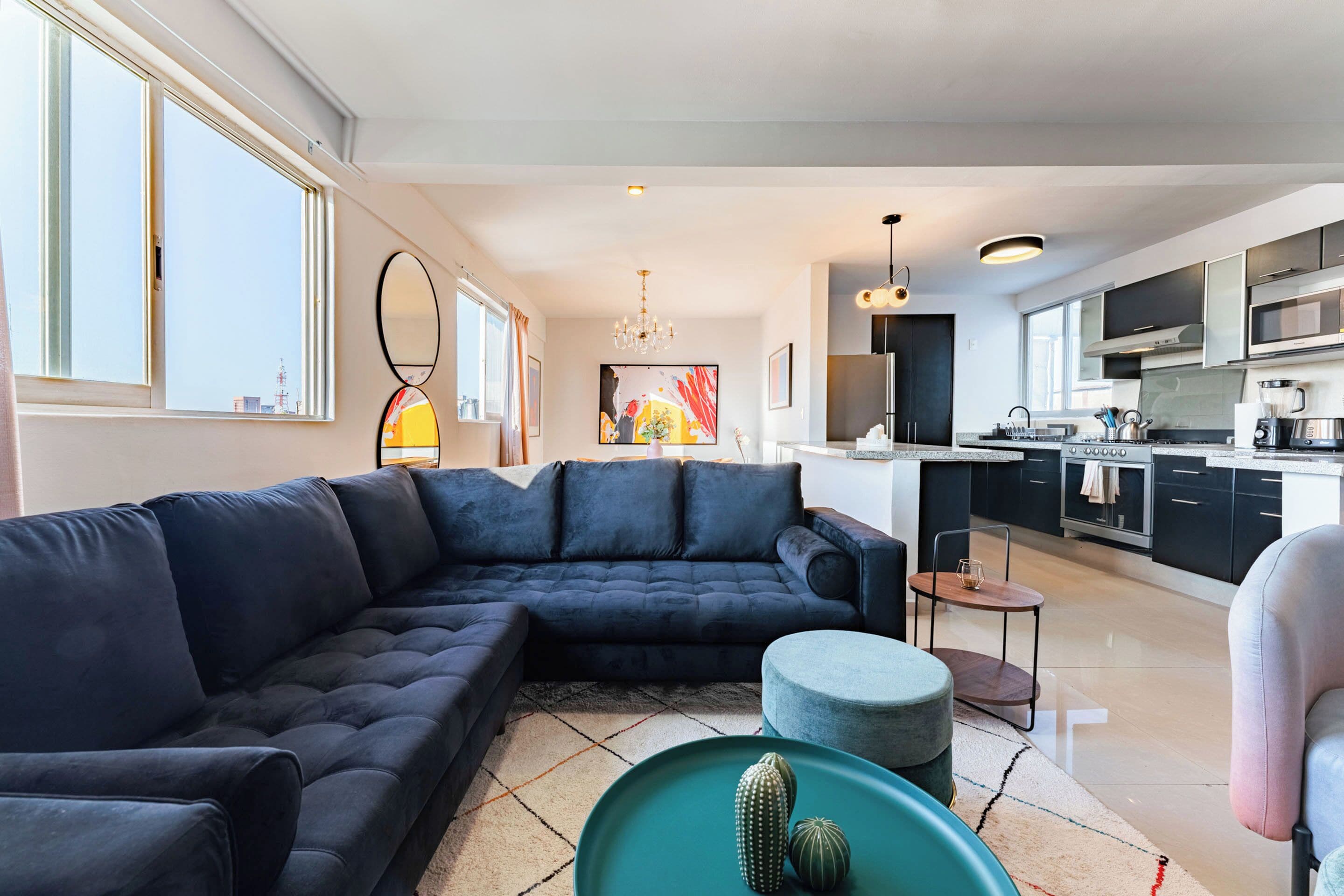 Departamento Deluxe, 5 habitaciones | Área de sala de estar | Televisión 