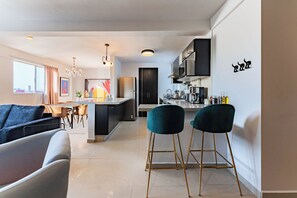 Deluxe Apartment, 5 Bedrooms | Private kitchen - NEW Great Stay in Roma 24-7 Security (Mexico City)