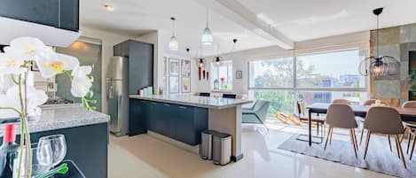 Apartemen, 3 kamar tidur, pemandangan kota | Dapur pribadi