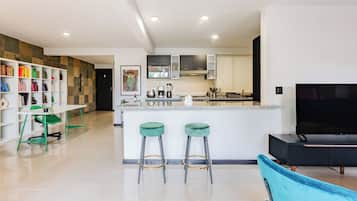 Departamento superior, 3 habitaciones, vista a la ciudad | Cocina privada
