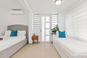 4 habitaciones, tabla de planchar con plancha, wifi y ropa de cama 