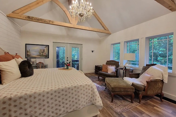1 bedroom, bed sheets