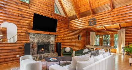 Modern and Luxurious Cabin Retreat, 5 minutes from Cumming City Center