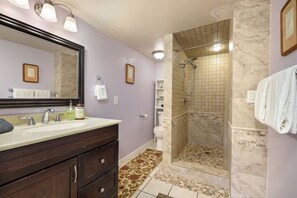 Hårføner og sjampo