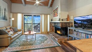 A living room with a fireplace, a television, and a bookshelf. - Pet-Friendly 3BR | Heavenly & Fireplace | Sleeps 7 (Stateline)