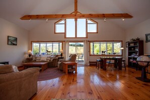 TV, stereo - Killington Retreat | Deck-Fire Pit-Mountain Views! (Clarendon)