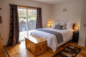 2 bedrooms, iron/ironing board, WiFi, bed sheets - Killington Retreat | Deck-Fire Pit-Mountain Views! (Clarendon)