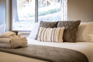 3 bedrooms, iron/ironing board, travel crib, WiFi