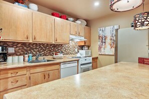 Fridge, microwave, oven, stovetop - 3BR Condo | Deck, Fireplace | Near Beach & Skiing. (Incline Village)