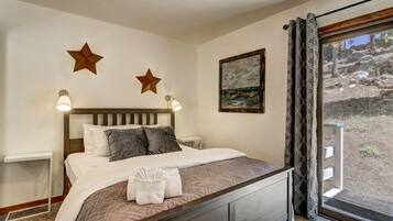 2 bedrooms, iron/ironing board, WiFi, bed sheets