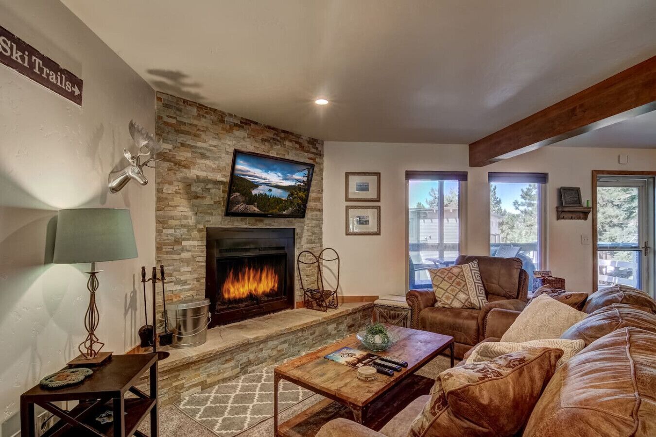 Télévision, cheminée